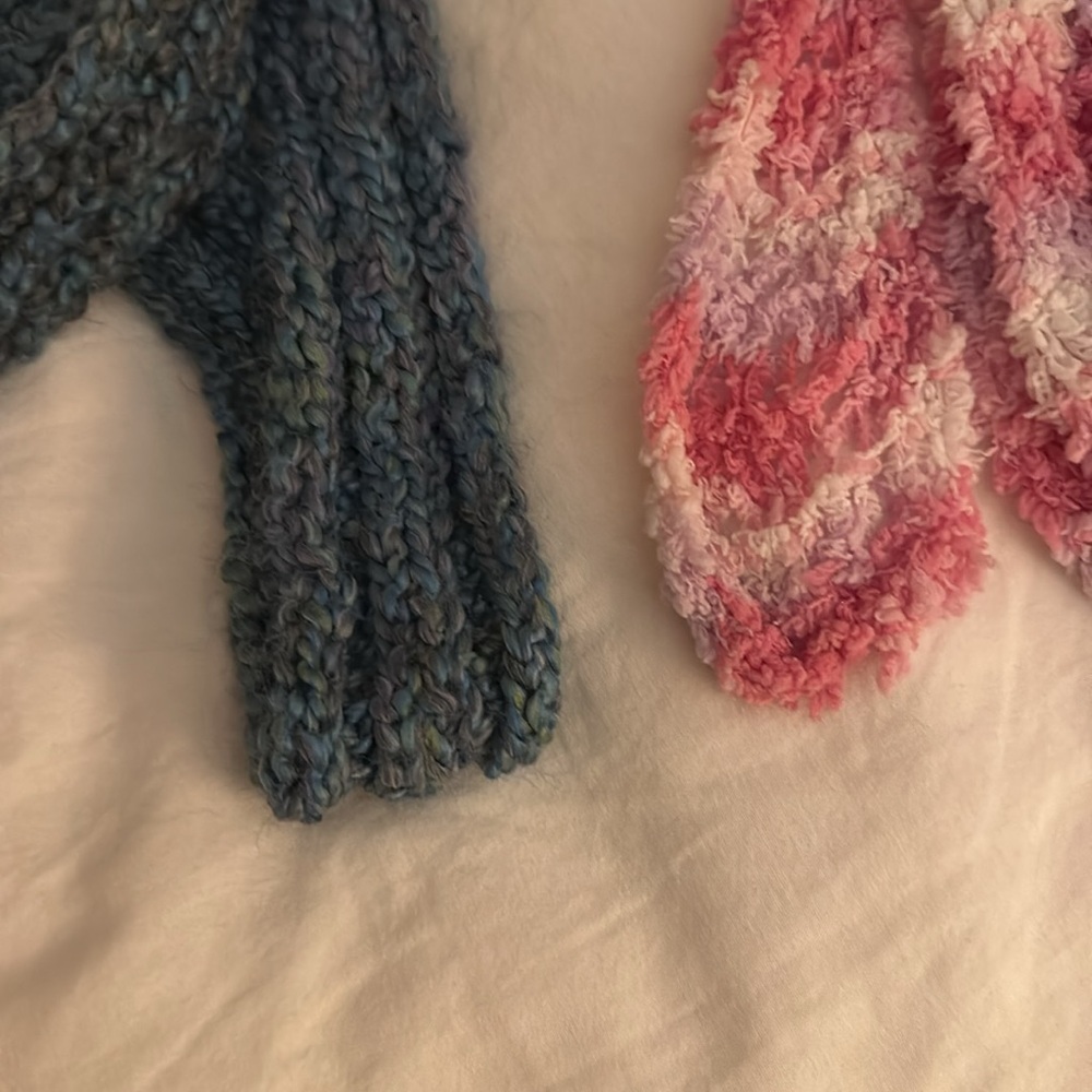 Handmade thin scarves - Picture 2 of 2